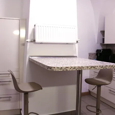 Yr-apartment-stadtzentrum-billardtisch-140qm-parkplatz Lägenhet